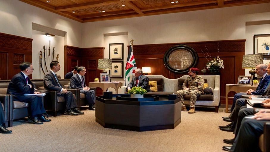 عاجل الملك يعيد التأكيد على ضرورة نيل الشعب الفلسطيني كامل حقوقه المشروعة. #جريدة_الغد 