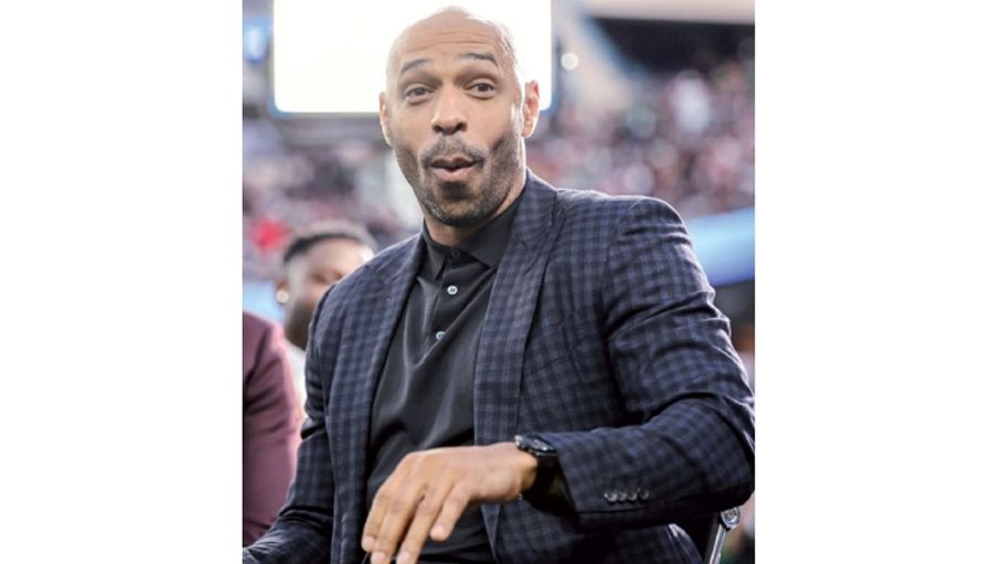 تكريم هنري بجائزة رفيعة تقديرا لمكانته في عالم كرة القدم