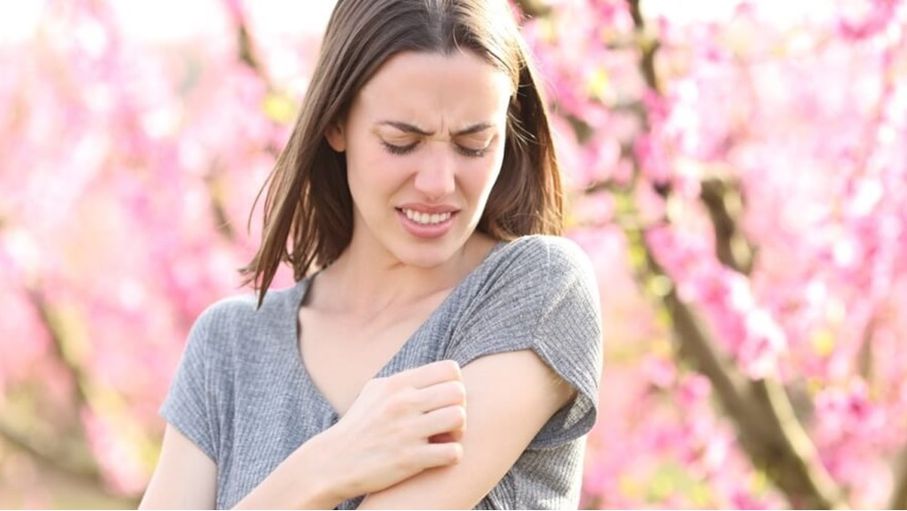 عادة بسيطة تقلل أحد أعراض الحساسية الموسمية...