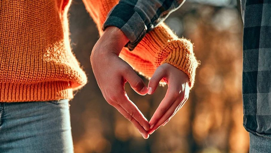 الرجل أم المرأة.. من يقع في الحب بشكل أسرع؟...