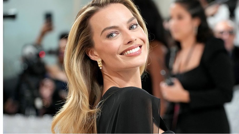 Margot Robbie’s Generous Heart: Sharing Her Movie Profits with Her Mother and Paying Off Debts