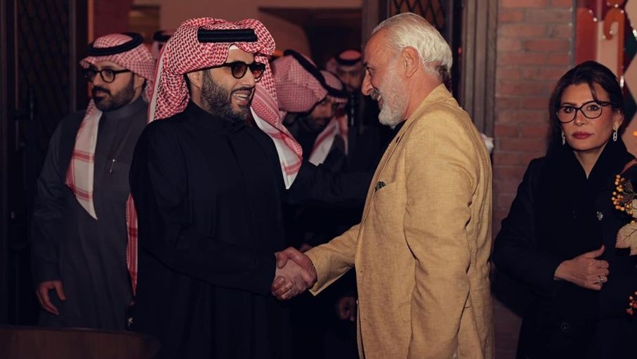 أيمن زيدان يعود للمسرح على خشبة موسم الرياض...