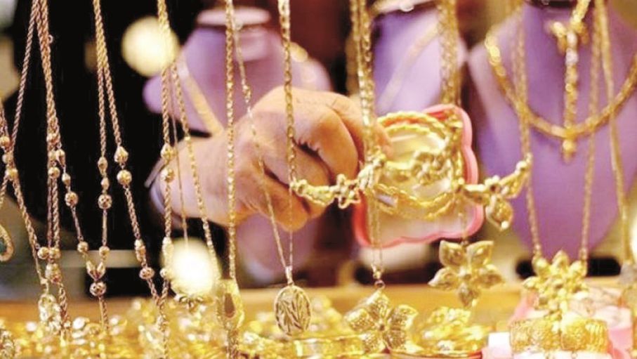 الذهب زينة وخزينة.. أمثال وحكم الجدات تورث الأمان للأجيال...