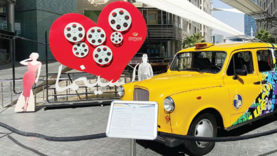 من اجواء الاستعدادت لمهرجان عمان السينمائي في البوليفارد- (الغد)