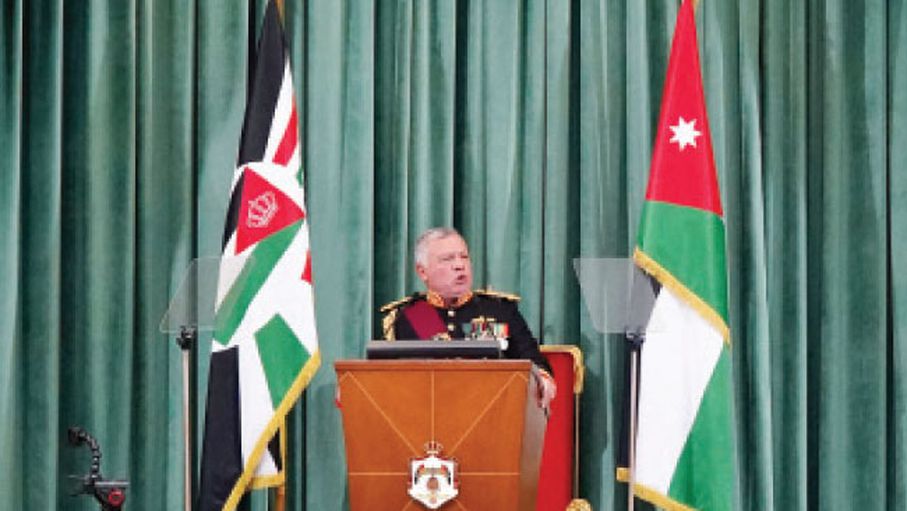 الملك يلقي خطاب العرش السامي خلال افتتاحه الدورة غير العادية لمجلس الأمة 19