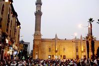 استنفار أمنى بمحيط مسجد "الحسين"