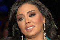 لاعب كرة قدم  شهير لـ" رانيا يوسف":هو أنتِ بتستحمي أصلاً؟