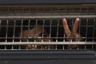 الاحتلال يماطل في علاج الأسرى المرضى