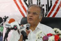 ممدوح عباس يطالب الزمالك بـ2 مليون و600 ألف