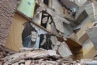 انهيار عقار يتسبب في سقوط آخر وسط الإسكندرية