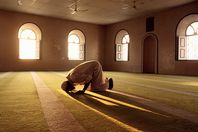 أبحاث علمية: الصلاة هى المايسترو الذى يضبط عمل الجسم