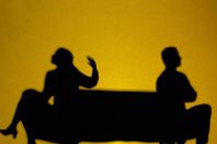 طلبت الخلع بسبب ترك فراشه بعد شهر من الزواج