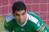 "اكرامي" يتدرب في الجيم