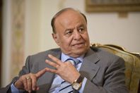 الحكومة اليمنية تستعرض انتهاكات الانقلابيين