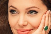 أنجلينا جولي تطالب بحل جزري للأزمة السورية