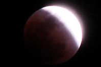 خسوف القمر بالقرن الواحد والعشرين سيكون بالأقصر السبت 