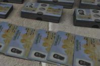 بالفيديو.. توزيع الرشاوى على بطاقات الرقم القومي