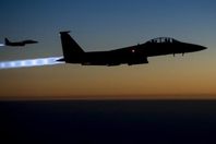 مقاتلات بريطانية تراقب قاذفتين روسيتين 