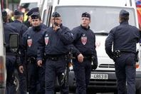 مسلحان يقتحمان كنيسة فرنسية ويحتجزان رهائن 