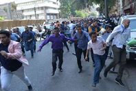 بالصور.. فض الأمن  مظاهرة حملة الماجستير و الدكتوراة