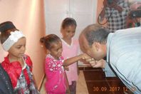 رئيس أرمنت يلبي طلب طفلة بصورة سمكة