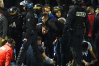 انهيار سياج ملعب