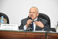 رئيس جامعة القاهرة خلال المؤتمر