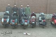 صورة المتهمين وبحوزتهم المظبوطات