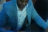 صورة الاستمارات أثناء التوقيع عليها