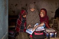 ثلثا الفتيات الأفغانيات لا يلتحقن بالمدارس