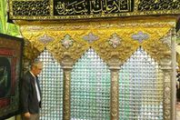 رئيس أركان الجيش الإيرانى داخل المقام