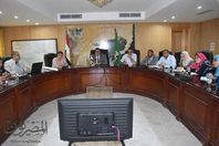 محافظ الفيوم مع مسئولى الاستشعار عن قرب