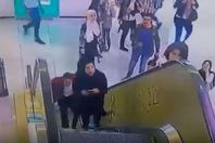 شاب ينقذ طفلة من الموت