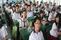 طلاب فى مدرسة يابانية أرشيفية