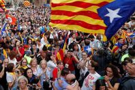 أسبانيا تعلن الحكم المباشر في كتالونيا