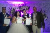 أول عروسين با?سماعيلية يوقعان إستمارة "عشان تبنيها