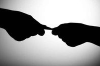 التحقيق مع مسؤول طلب شراء ألعاب جنسية