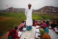 اطفال الروهينجا يحفظون القرآن الكريم