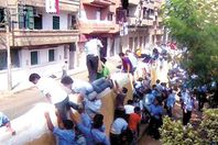 طلاب يهربون من المدرسة

