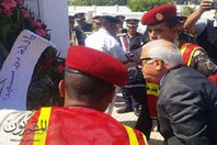 محافظ بورسعيد يضع اكليل زهور على قبر الجندى المجهول