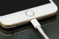 بطاريات هواتف من "الأسفلت"