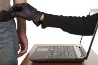 النصب على الإنترنت