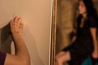 تركت خطيبها فنشر لهما مشهد إباحى على الإنترنت