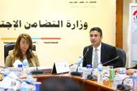 رئيس بنك ناصر مع غادة والى