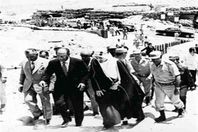 فيديو نادر للسادات والملك فيصل علي " خط بارليف"