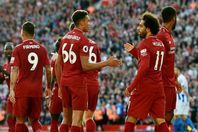 صلاح مع زملائه