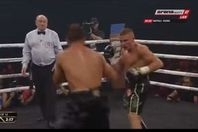 إصابة مرعبة لملاكم رفض الاستسلام أمام منافسه