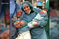 سيدتان تحملان وتنجبان طفلا واحدا