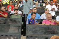 علاء مبارك في مدرجات تشجيع النادي الأهلي