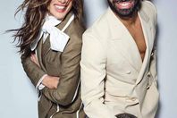 صلاح مع عارضة الأزياء